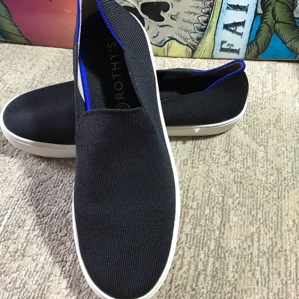thy's The Original Slip On Black Solid Sneaker Women's Sz 9.5